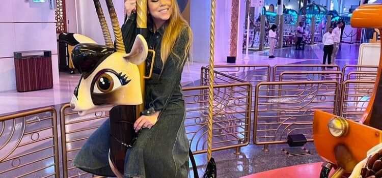 Mariah Carey disfruta de un tiovivo en Doha